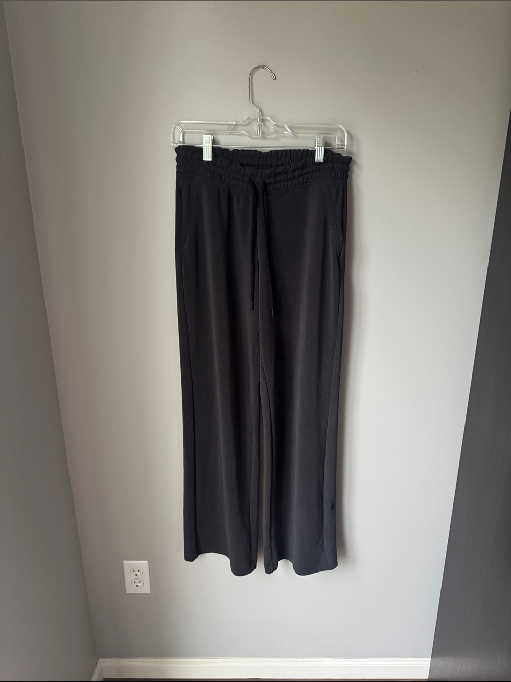 Athleta Seasoft mid rise straight pant black S